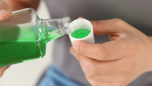 What Are the Pros and Cons to Mouthwash?